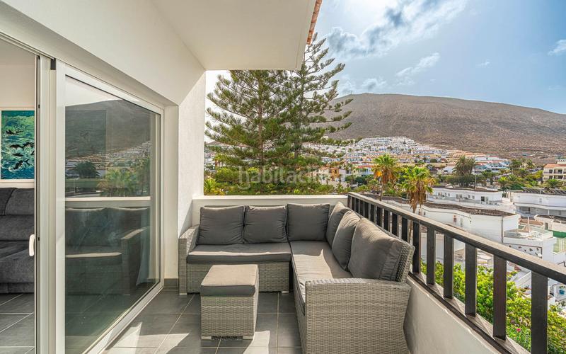 Foto e4ca3356-0559-4841-957e-3c253610f2d0. Dúplex ático dúplex en venta en Los Cristianos con 2 habitaciones, 2 terrazas y piscina comunitaria, en Arona