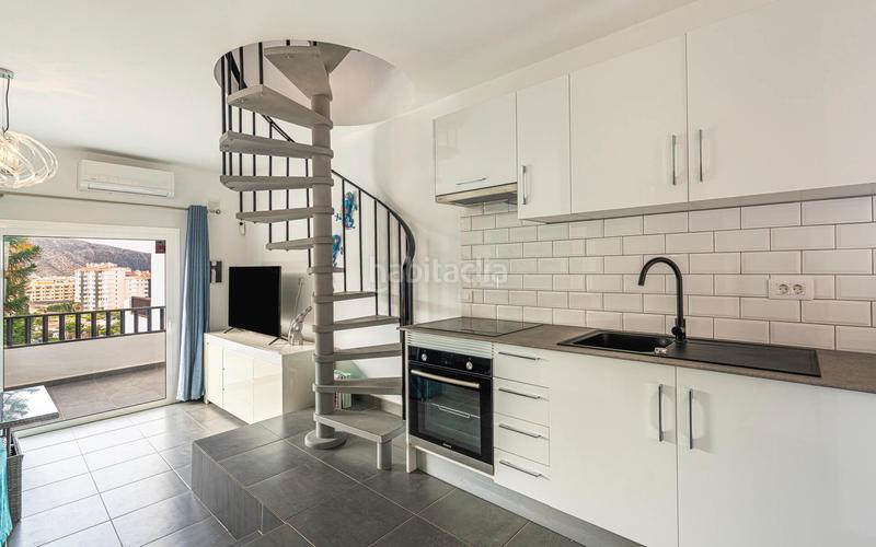 Foto efc4ad4d-9c12-4c76-956e-cb2ec732de5c. Dúplex ático dúplex en venta en Los Cristianos con 2 habitaciones, 2 terrazas y piscina comunitaria, en Arona