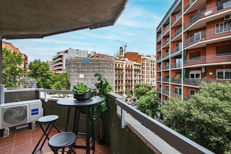 Foto 6201fafe-157b-438e-9d27-10dd3cba1768. Piso  en venta en la dreta de leixample con 3 habitaciones y terraza, en Barcelona