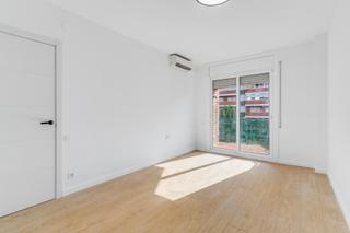 Pis  Zona franca. Piso en venta en la marina de port con 4 habitaciones y terraza,