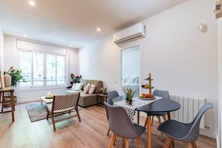 Pis  Villarroel. Piso en venta en lantiga esquerra de leixample con 2 habitacione