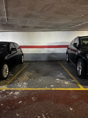 Autoparkplatz  Bertran. Plaza de parking en el putxet i el farró para coche grande, barc