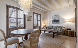 Pis  Avinyo. Piso en venta en el gòtic con 1 dormitorio y balcón, para entrar