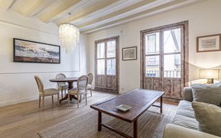 Flat  Avinyó. Piso en venta en el gòtic con 1 dormitorio y balcón, para entrar