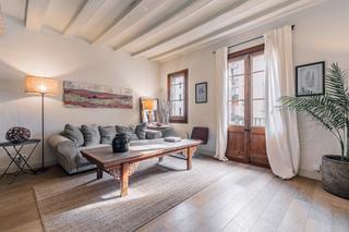 Pis  Avinyó. Piso en venta en el gòtic con 1 dormitorio y balcón, listo para