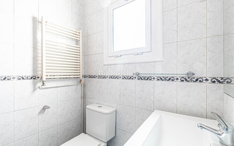 Foto 79ce3014-1de7-4816-99c7-6da24f0abb71. Àtic amb calefacció a El Camp de l´Arpa del Clot Barcelona