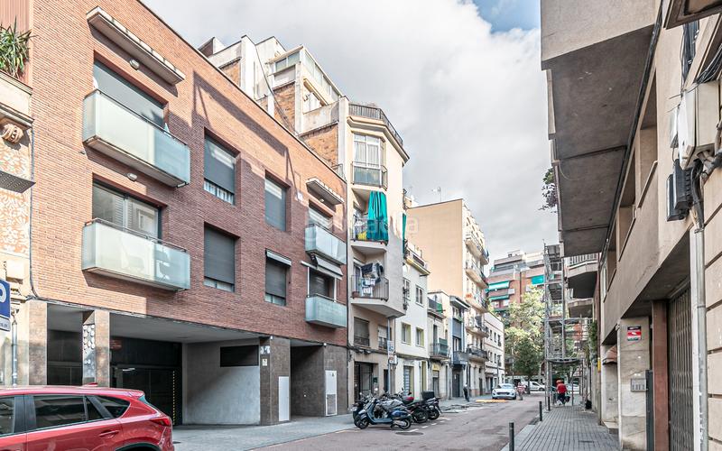 Foto 8dc40138-d87c-41ab-bf39-ffcd0d82e652. Àtic amb calefacció a El Camp de l´Arpa del Clot Barcelona