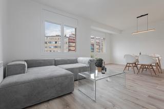 Appartement  Josep tarradellas. Piso en venta en les corts con 4 habitaciones, reformado a estre