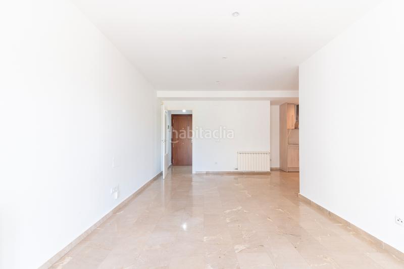 Foto 2fc0af18-b074-4b4c-a76b-0f9f3ed95f22. Flat with heating parking in La Devesa Girona