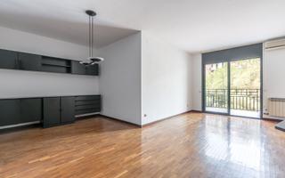 Location Appartement  Còrsega. Piso en alquiler en sagrada família con 4 habitaciones y terraza