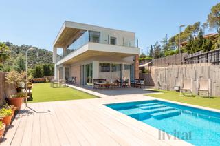 Casa in Matadepera. Casa exclusiva cerca del pueblo, certificación a