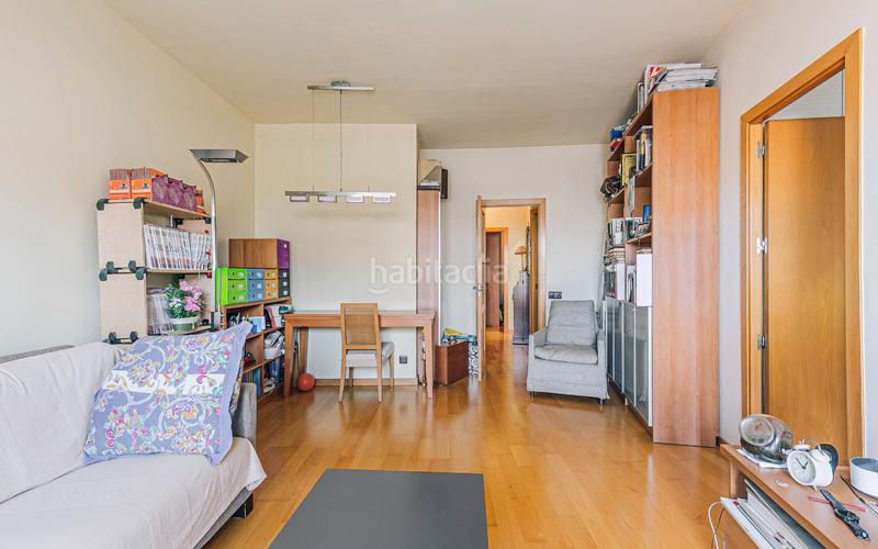 Foto 18454575-4bfe-4eeb-9ef9-33b05aeae66e. Àtic amb calefacció a El Camp de l´Arpa del Clot Barcelona