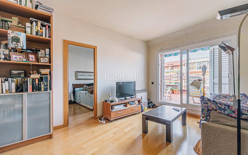 Foto 1e674017-a947-4eda-9dd1-4ad04a924d4a. Àtic amb calefacció a El Camp de l´Arpa del Clot Barcelona