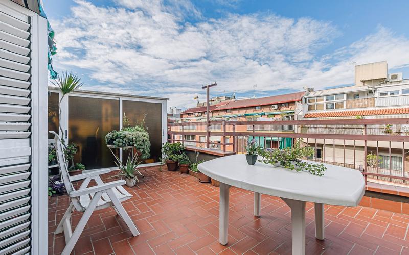 Foto 91d688e4-e619-4bee-b19a-1d712800314a. Àtic amb calefacció a El Camp de l´Arpa del Clot Barcelona