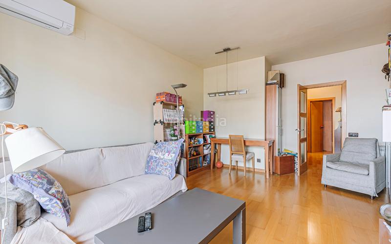 Foto ae6667f0-665d-4ce0-9ef8-355adf6d5def. Àtic amb calefacció a El Camp de l´Arpa del Clot Barcelona