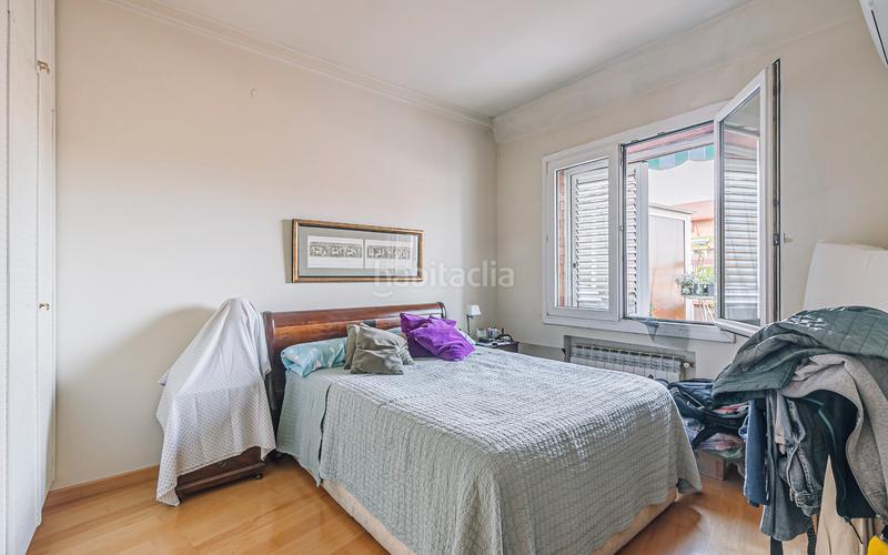 Foto f8a8841e-b9b7-4a0a-9c5a-a13e56e8afc4. Àtic amb calefacció a El Camp de l´Arpa del Clot Barcelona