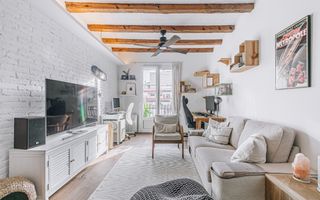 Àtic  Salvà. Ático en venta en el poblesec con 2 habitaciones y terraza con v