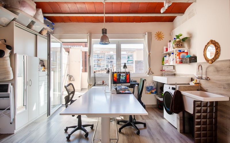 Foto f718a875-cb02-45fb-bd50-ddb7909735c1. Casa amb calefacció aparcament a Plaça Catalunya - Escola Industrial Terrassa