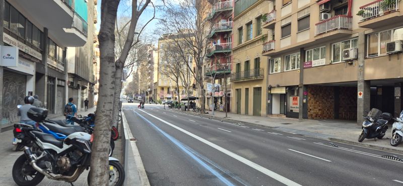 Foto d7436624-c584-43bd-9939-a23fb721b236. Aparcament cotxe a La Nova Esquerra de l´Eixample Barcelona