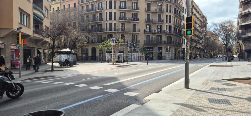 Foto f637332e-c3dc-425e-9c16-a0307f8814af. Aparcament cotxe a La Nova Esquerra de l´Eixample Barcelona