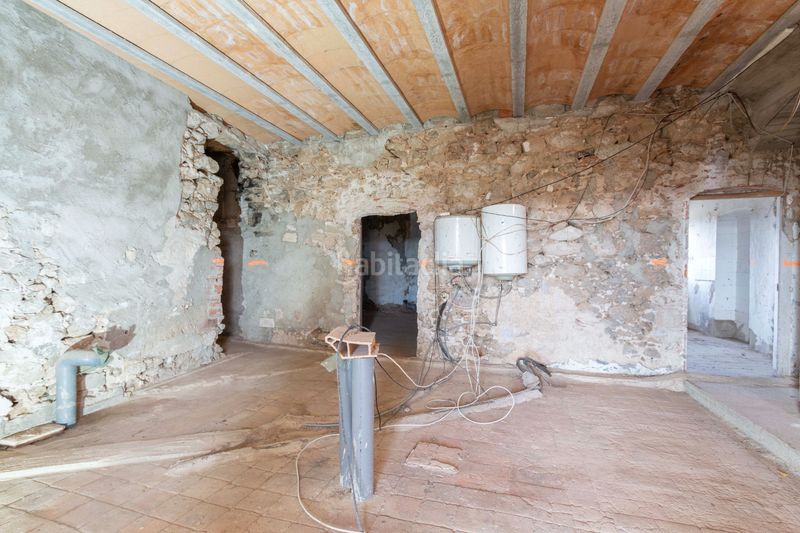 Foto e9b23638-9e42-4dea-a985-a449320fd03e. Masía en Capmany