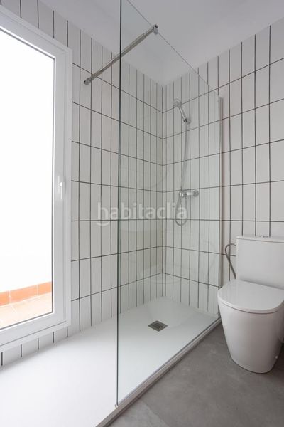 Foto 0099b0d2-d1f6-4374-a80e-a50eaf5073f4. Casa amb calefacció a Barri de les Corts Barcelona