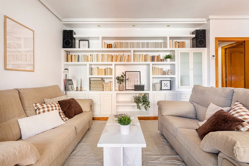 Piso en venta en Jaume Roig de 3 habitaciones y balcón, en Valencia