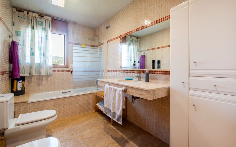 Foto b3d9de49-ad1f-4b95-a45e-d09c1c9f1dde. Casa amb calefacció aparcament piscina a Urbanitzacions Argentona