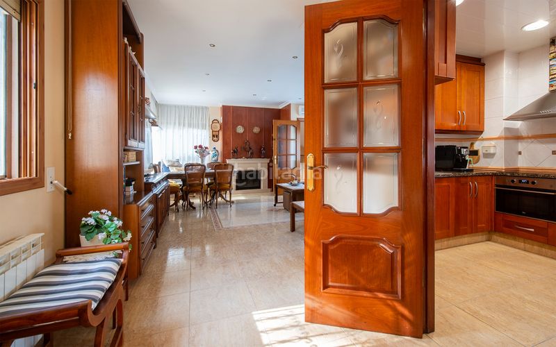 Foto bf27fc8f-46d4-43e9-9e2f-c727f450ab0d. Casa amb calefacció aparcament piscina a Urbanitzacions Argentona