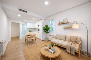 Pis  Alc�ntara. Piso en venta en lista con 2 dormitorios, reci�n reformado a est