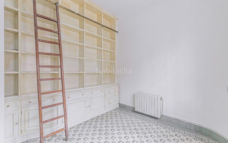 Foto 09d5898a-2f4e-4913-82a2-f854f2646016. Casa amb calefacció a Guinardó Barcelona