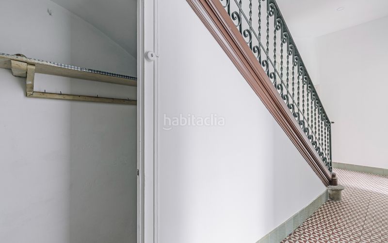 Foto 385d70ff-0d5d-4fb6-8c34-5ea30bfe51e7. Casa amb calefacció a Guinardó Barcelona