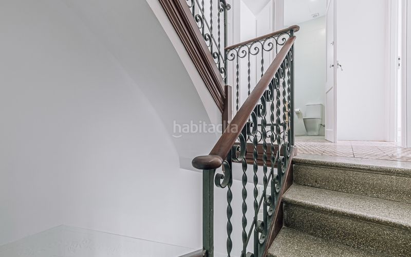 Foto 57281f52-fd28-4575-a152-0453b56028d9. Casa amb calefacció a Guinardó Barcelona