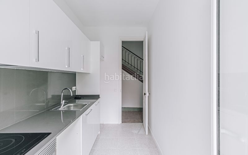 Foto 59ec6a2f-6910-4ef2-bbd0-c14b3d02a66d. Casa amb calefacció a Guinardó Barcelona