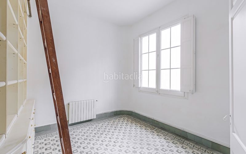 Foto 949dedea-4621-4e35-b0b9-5c94ec572740. Casa amb calefacció a Guinardó Barcelona