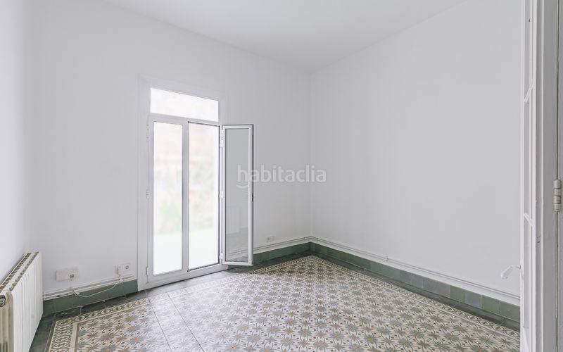 Foto b9515c78-edbf-4d83-8e8f-354600cf8fc8. Casa amb calefacció a Guinardó Barcelona