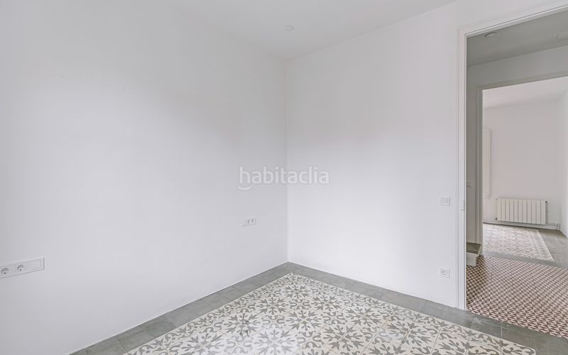 Foto f30f03b0-e53c-43a0-9815-f988960ff3d7. Casa amb calefacció a Guinardó Barcelona