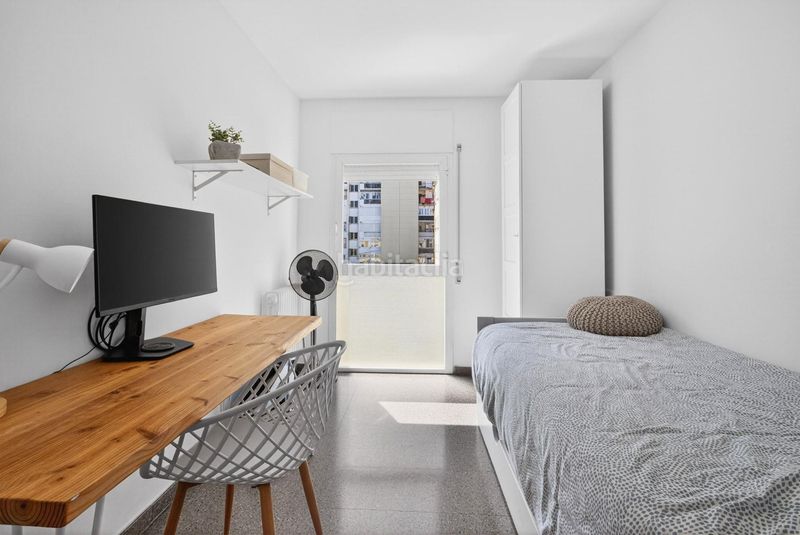 Foto 07235372-51ea-4a78-861f-5bd69a3b652e. Pis amb calefacció aparcament a Eixample Nord Girona