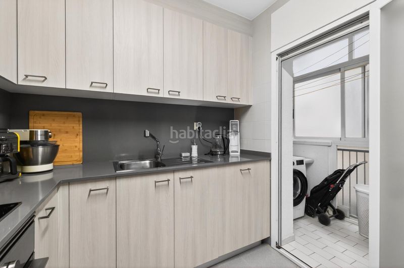 Foto 75365d0d-fcb7-401f-80e2-11a0167c321d. Pis amb calefacció aparcament a Eixample Nord Girona