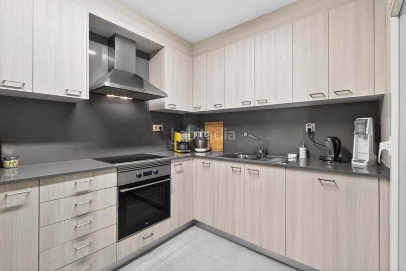 Foto 9205d74b-fe8d-49c1-8699-198291d6bf55. Pis amb calefacció aparcament a Eixample Nord Girona