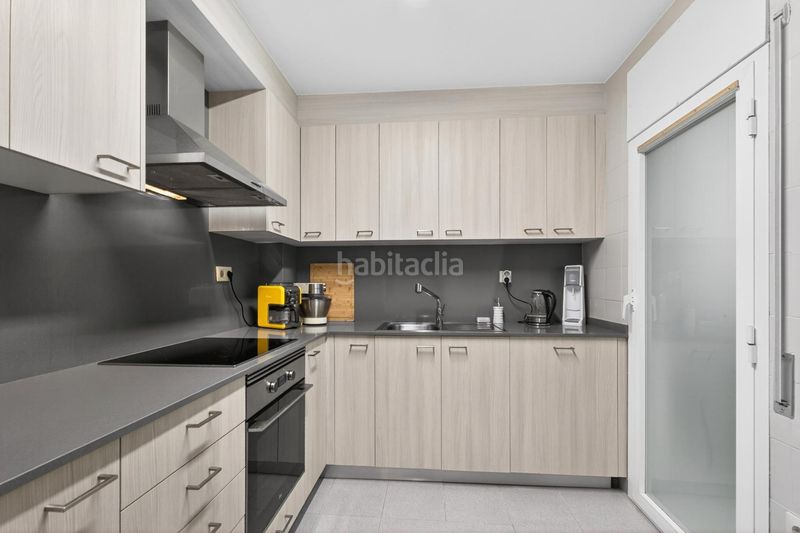 Foto ceab0db7-5ab7-48fa-8ee2-49b51f782f93. Pis amb calefacció aparcament a Eixample Nord Girona