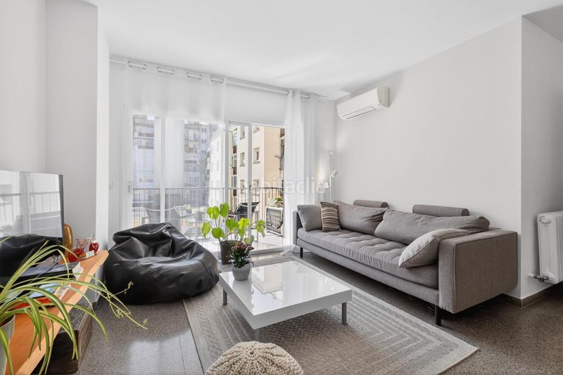 Foto ee91a29a-aae0-4ce4-a4f5-34c8c2035bb2. Pis amb calefacció aparcament a Eixample Nord Girona