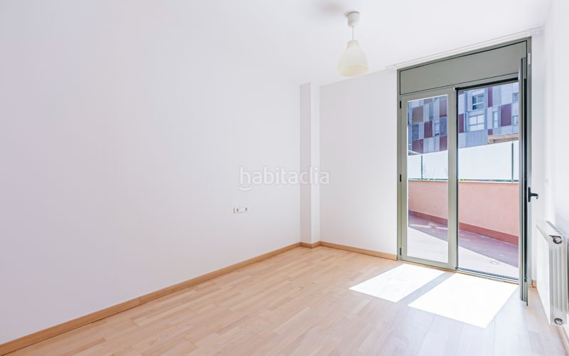 Foto e0679116-d591-42c3-bdcd-6fe28c84f21f. Pis amb calefacció aparcament a Provençals del Poblenou Barcelona