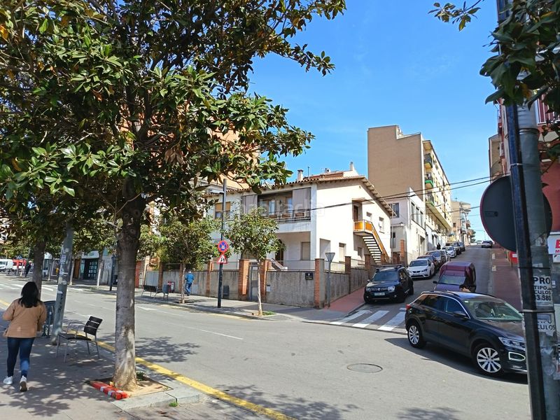Foto 5063ff94-f18b-446d-bee1-0eec77229da5. Terreny residencial a sant esteve 16 a Casc Antic Ripollet