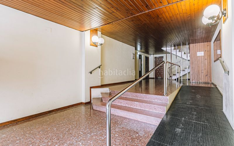 Foto 1a3c967e-c936-4d8f-8592-50542c9e573c. Aparcament cotxe a Torelló