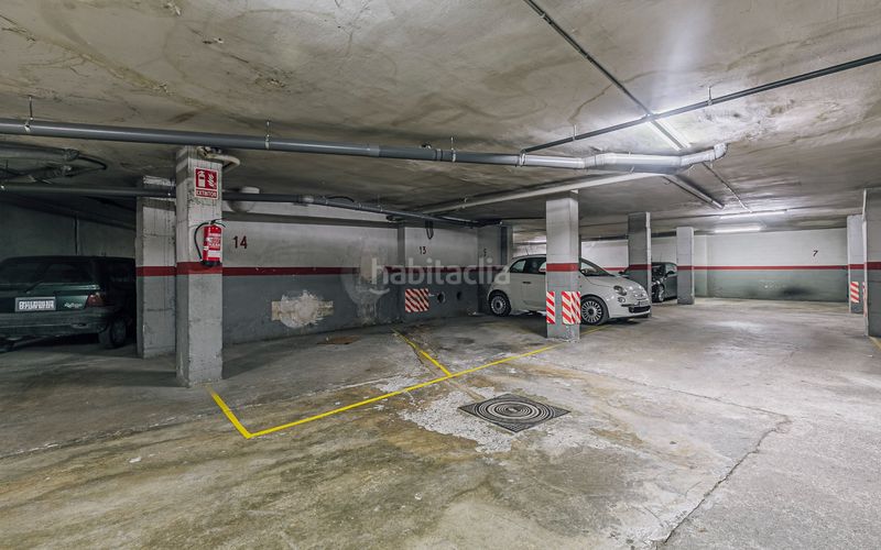 Foto f612c327-31ba-4cc2-8afb-3ab9badf63ed. Aparcament cotxe a Torelló