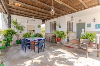 Masía en Motril  ciudad. Cortijo en venta en motril con 2 habitaciones, parcela llana, pi