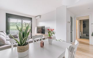 Appartamento in Masies de Roda (Les). Piso en venta en roda de ter con 1 habitación, balcón y parking,