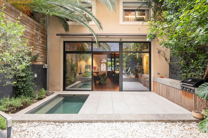Foto bbabee03-46ad-4e3c-87c6-5c5ecf998350. Casa amb calefacció piscina a Putget - Farró Barcelona