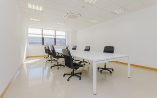 Lloguer Oficina  María tubau. Oficina en alquiler en las tablas con espacios compartidos, madr
